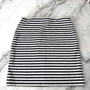 Old Navy Classic Striped Skirt in Black and White
